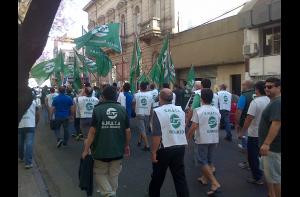 DEFENDIENDO LOS PUESTO DE TRABAJOS DE OTROS G