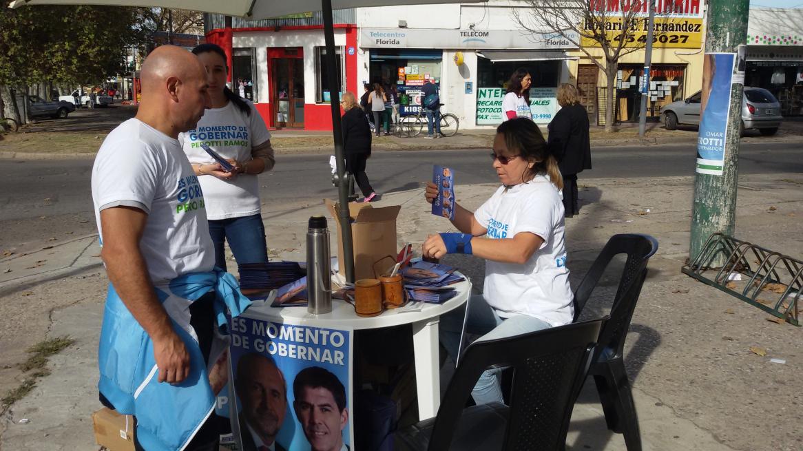 Campaña para gobernador en santa fe junto a 